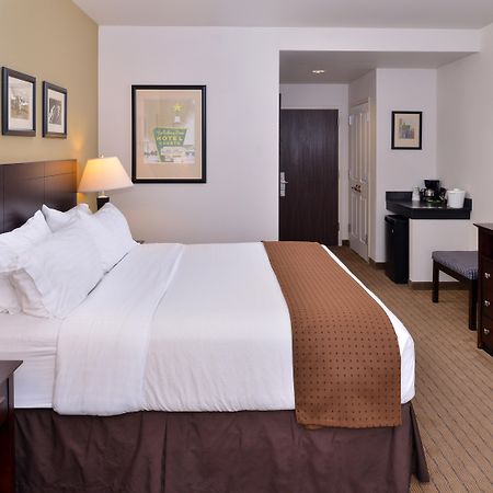 Holiday Inn Madison At The American Center By Ihg Εξωτερικό φωτογραφία