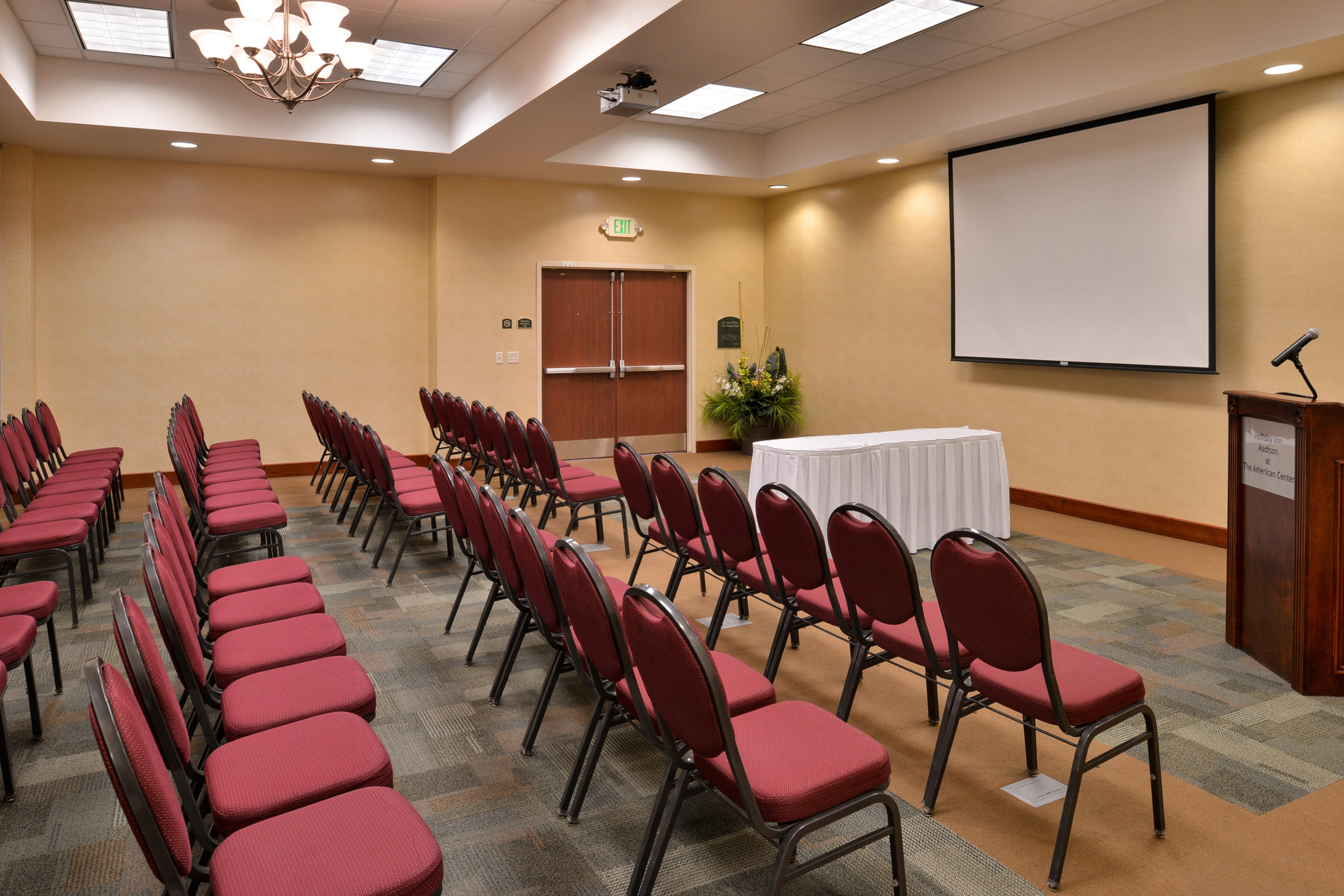 Holiday Inn Madison At The American Center By Ihg Εξωτερικό φωτογραφία
