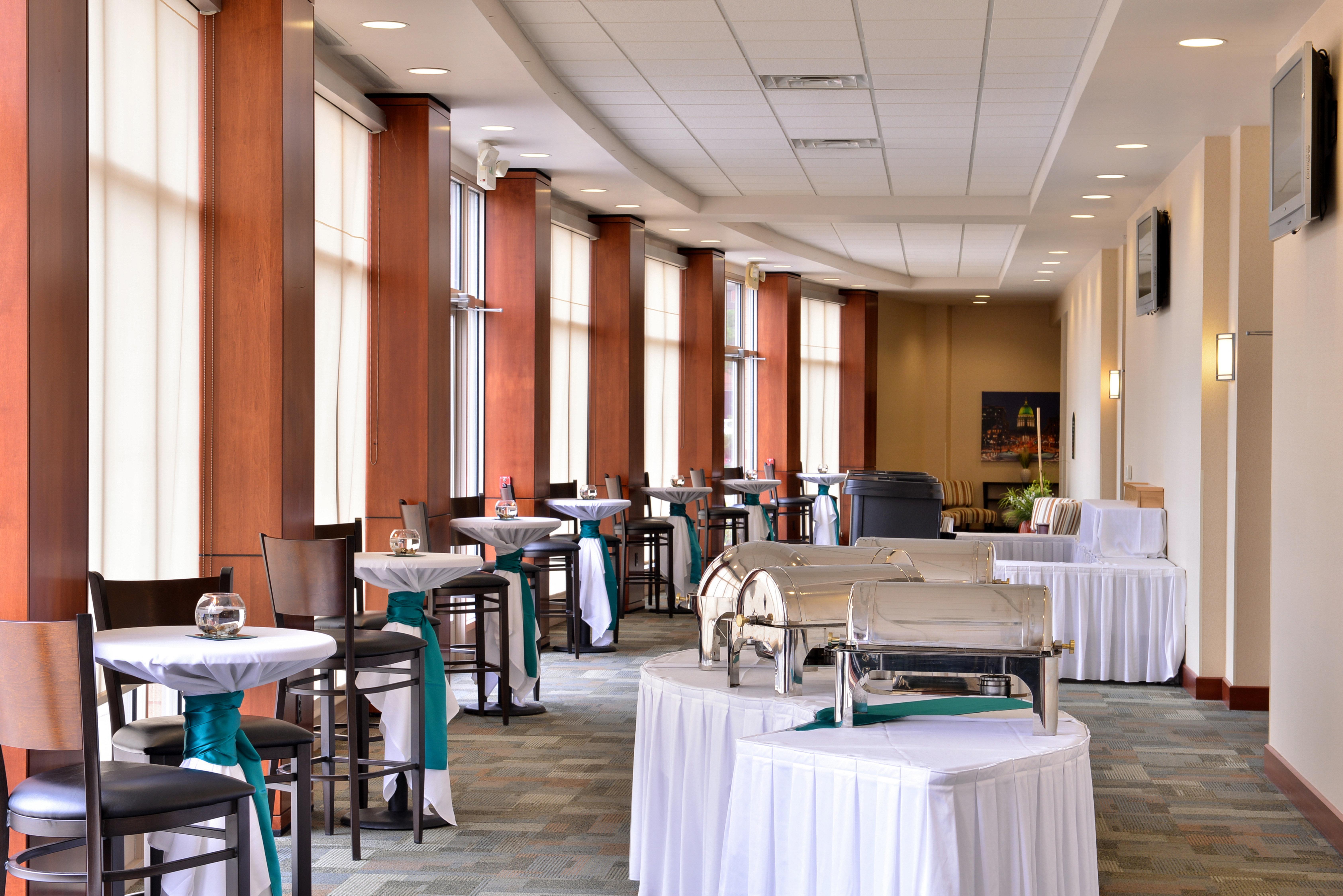Holiday Inn Madison At The American Center By Ihg Εξωτερικό φωτογραφία